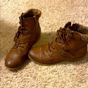 Women’s brown boots